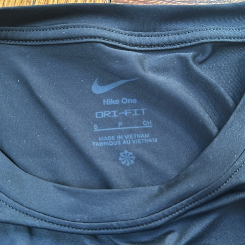 Nike One Classic Dri-Fit Top. Small - Picture 6 of 7